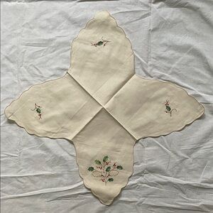 Vintage Holiday Embroidered Linen Bun Warmer